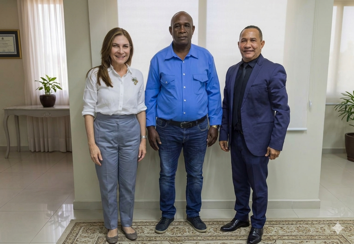PRM juramenta en Azua al dirigente comunitario José Francisco Méndez